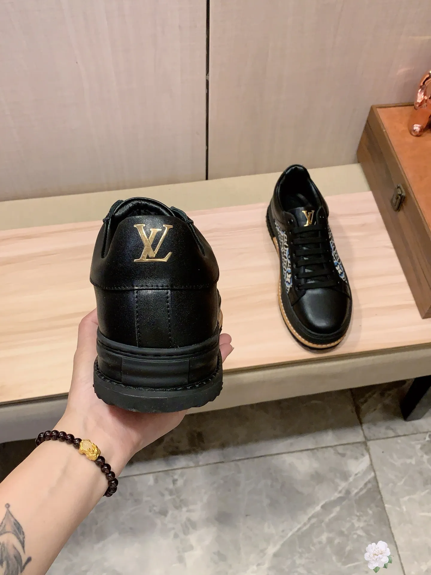 Men's men's shoes 💰420💰💰🎩🎩[Lightning][Lightning] "LV*" The latest • hot style casual shoes, top brand [Seduce] luxury~purchase, top~quality. [Strong] The upper is made of imported breathable cowhide with fabric material ➕ Breathable sheepskin feet (•) and fine workmanship. The original stylish and stylish soft rubber wear-resistant and non-slip outsole is light and comfortable on the feet. The real thing looks better when photographed in person. Code 111: Code: 38-44, 2️⃣colors selected